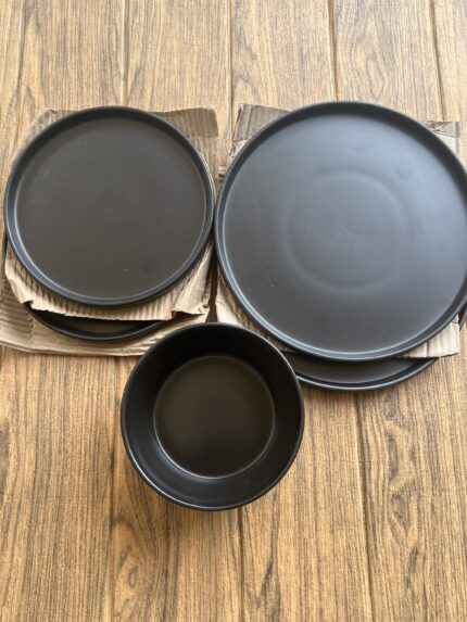 Ceramic plate set 2