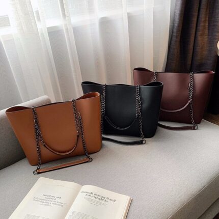 Chain tote bag